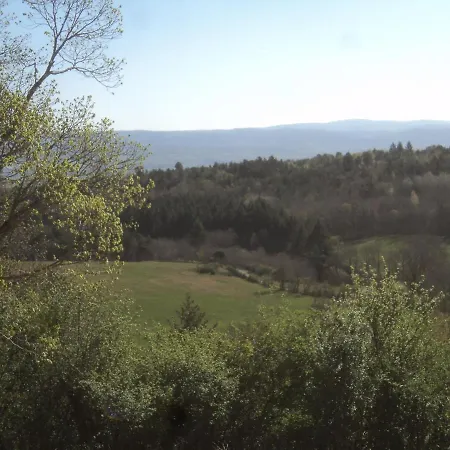 Le Donjon De La Reine Margot Couette-café Beaumont (Haute-Loire)