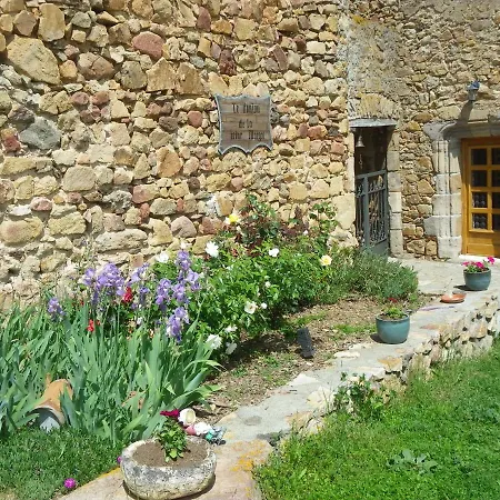 Bed & Breakfast Le Donjon De La Reine Margot