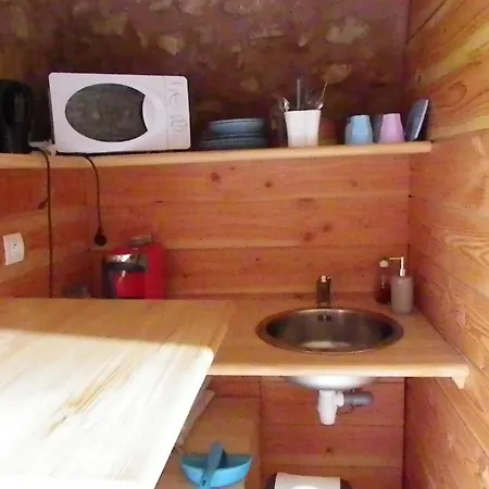 Bed & Breakfast Le Donjon De La Reine Margot