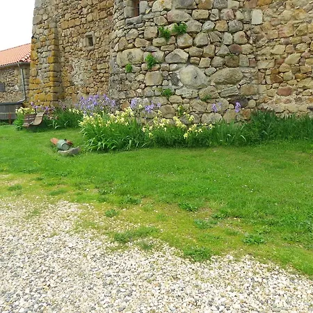 Le Donjon De La Reine Margot Bed & Breakfast *
