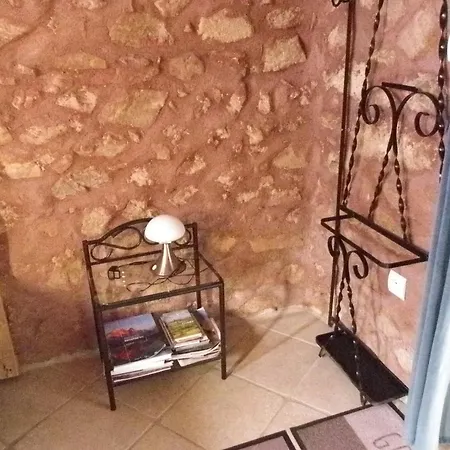 Le Donjon De La Reine Margot Beaumont (Haute-Loire)