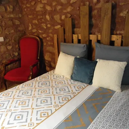 Bed & Breakfast Le Donjon De La Reine Margot