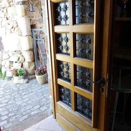 Le Donjon De La Reine Margot Bed & Breakfast 3*