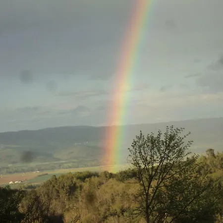 Bed & Breakfast Le Donjon De La Reine Margot 3*