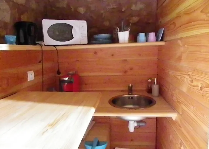 Bed & Breakfast Le Donjon De La Reine Margot